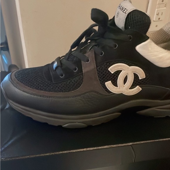 Only worn once size 12 male - Picture 2 of 2